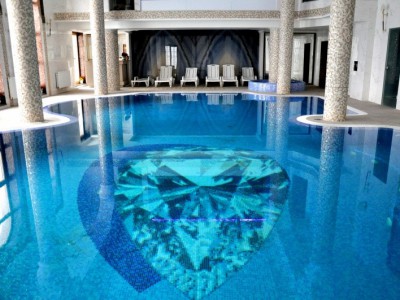Фото бассейна с мозаикой