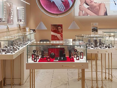 Design of display cases with jewelry in a store